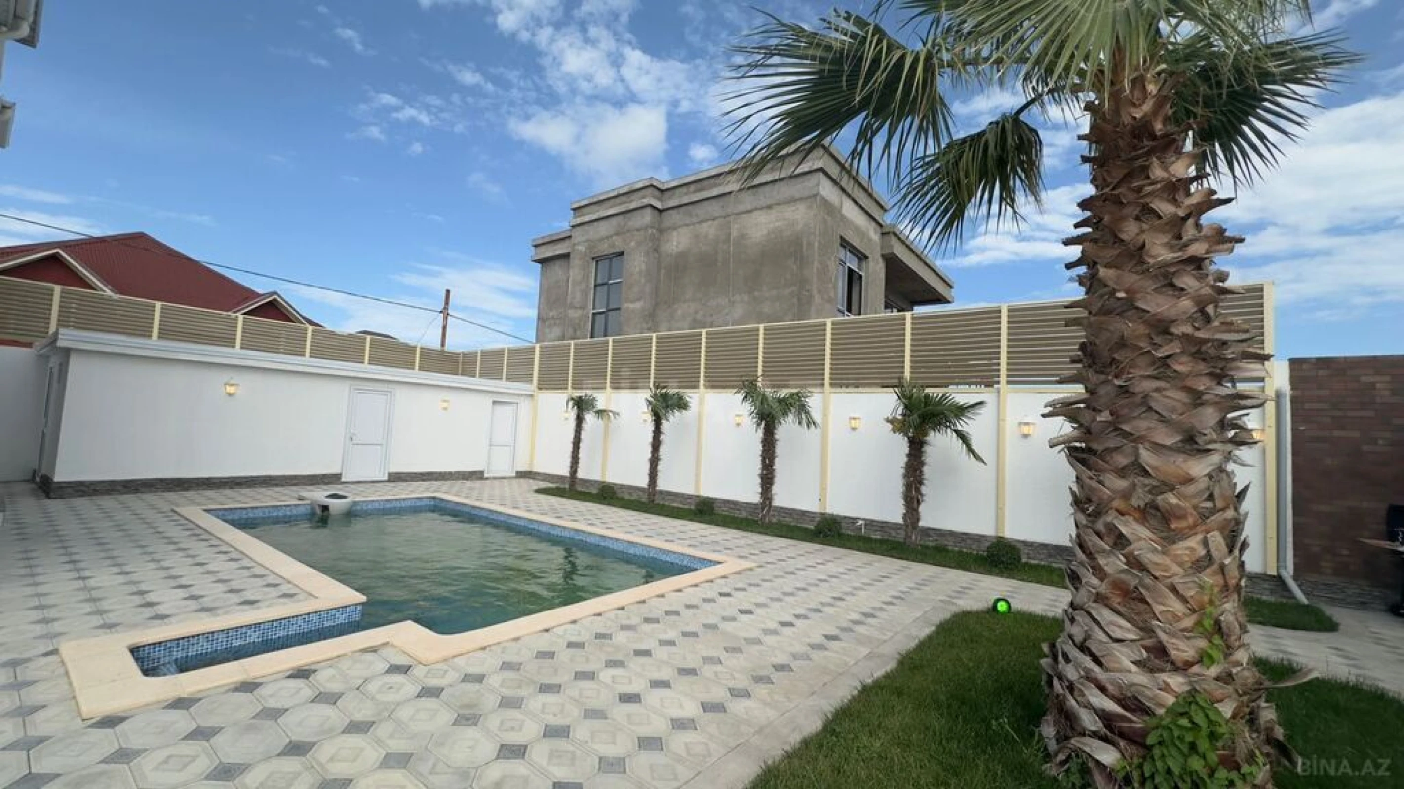 Satılır 6 otaqlı həyət evi 250 m²