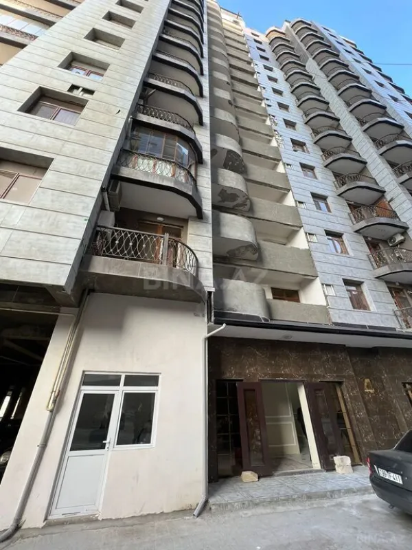 Satılır 3 otaqlı mənzil 130 m²