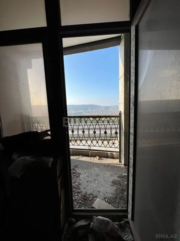 Satılır 3 otaqlı mənzil 130 m²