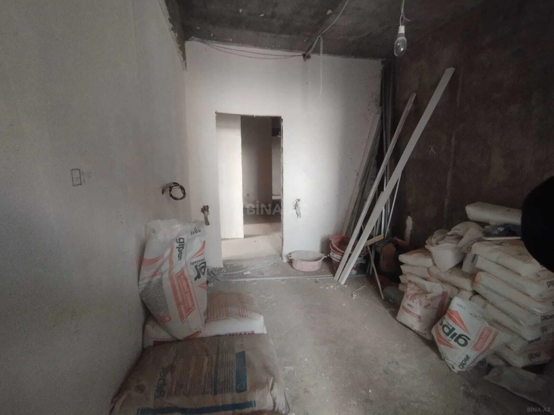 Satılır 3 otaqlı mənzil 130 m²