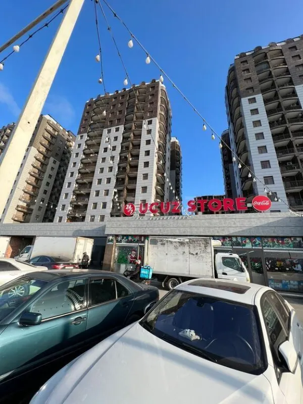Satılır 3 otaqlı mənzil 130 m²