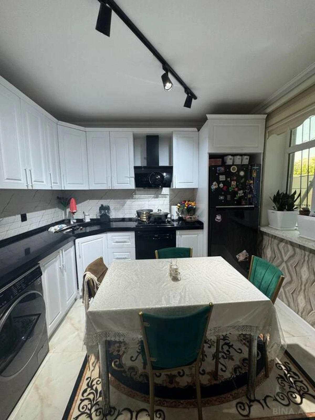 Satılır 6 otaqlı həyət evi 200 m²