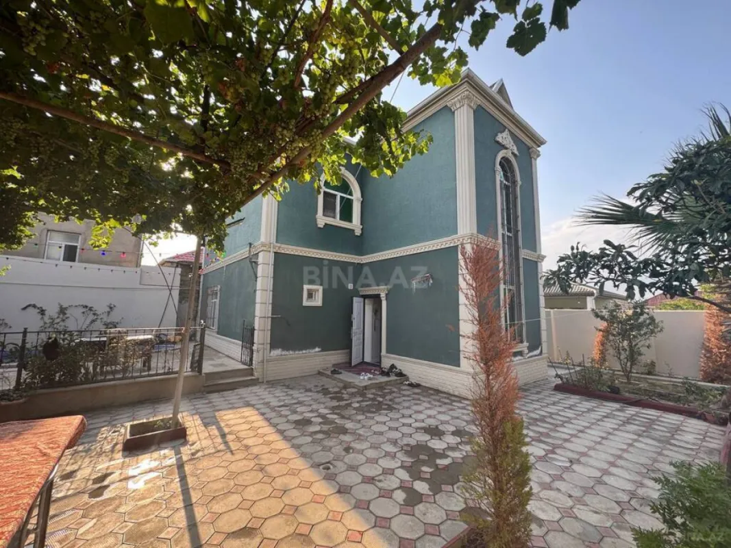Satılır 6 otaqlı həyət evi 200 m²