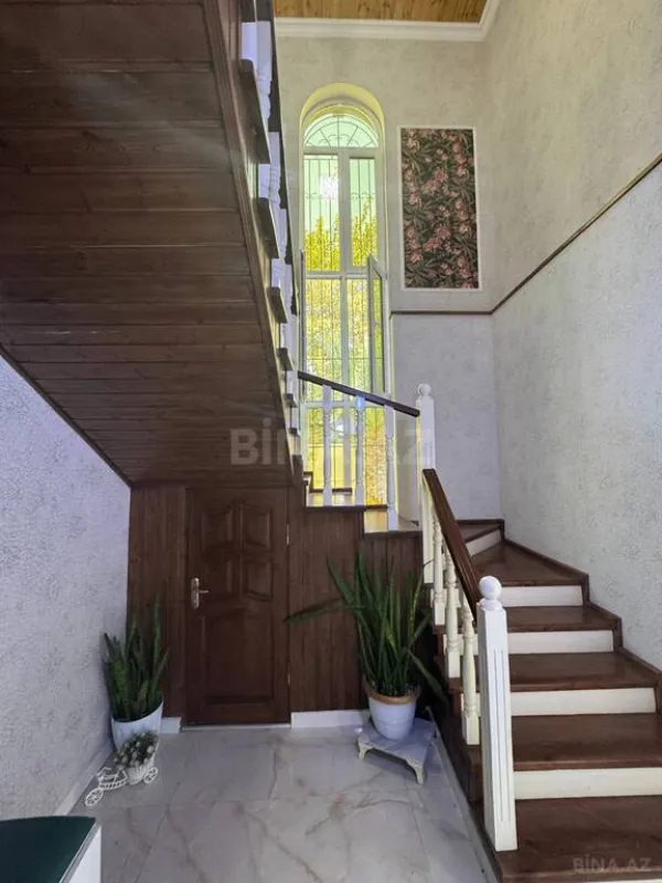 Satılır 6 otaqlı həyət evi 200 m²