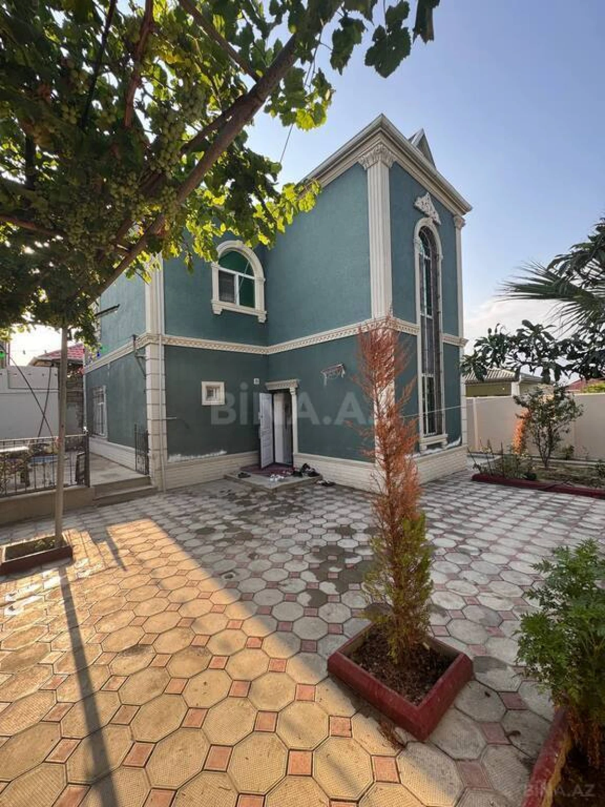 Satılır 6 otaqlı həyət evi 200 m²