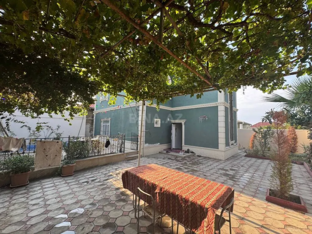 Satılır 6 otaqlı həyət evi 200 m²
