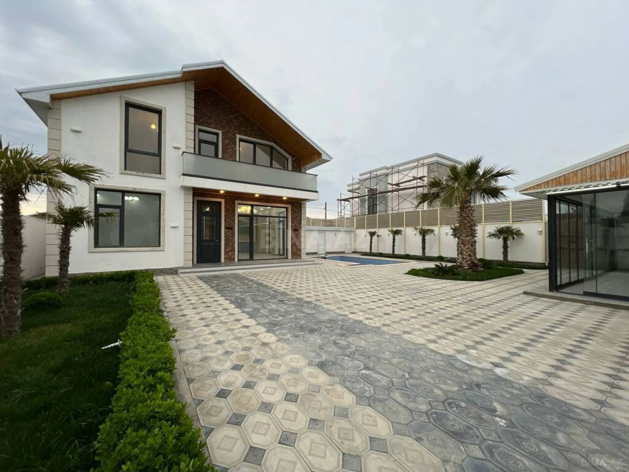 Satılır 5 otaqlı həyət evi 180 m²