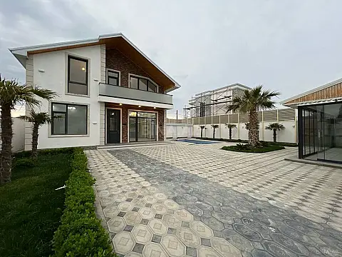 Satılır 5 otaqlı həyət evi 180 m²