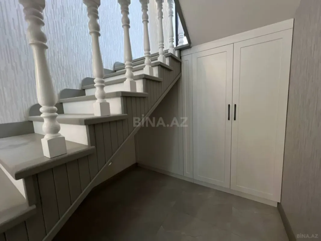 Satılır 5 otaqlı həyət evi 180 m²