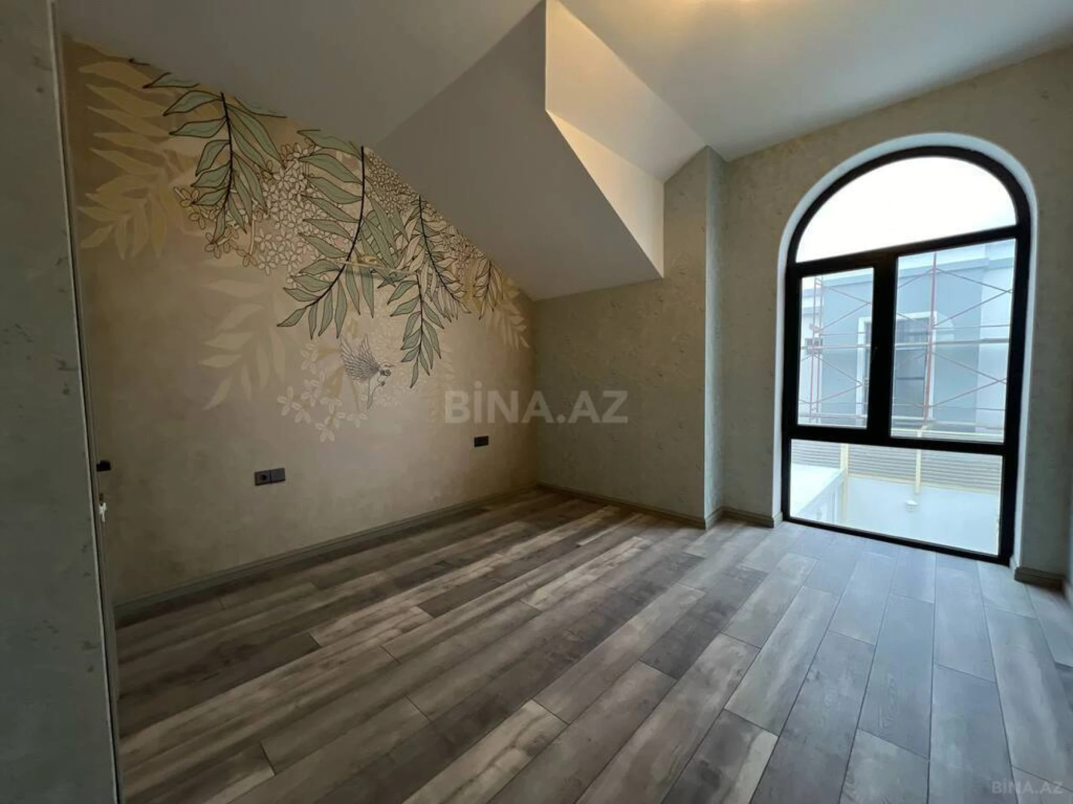Satılır 5 otaqlı həyət evi 180 m²