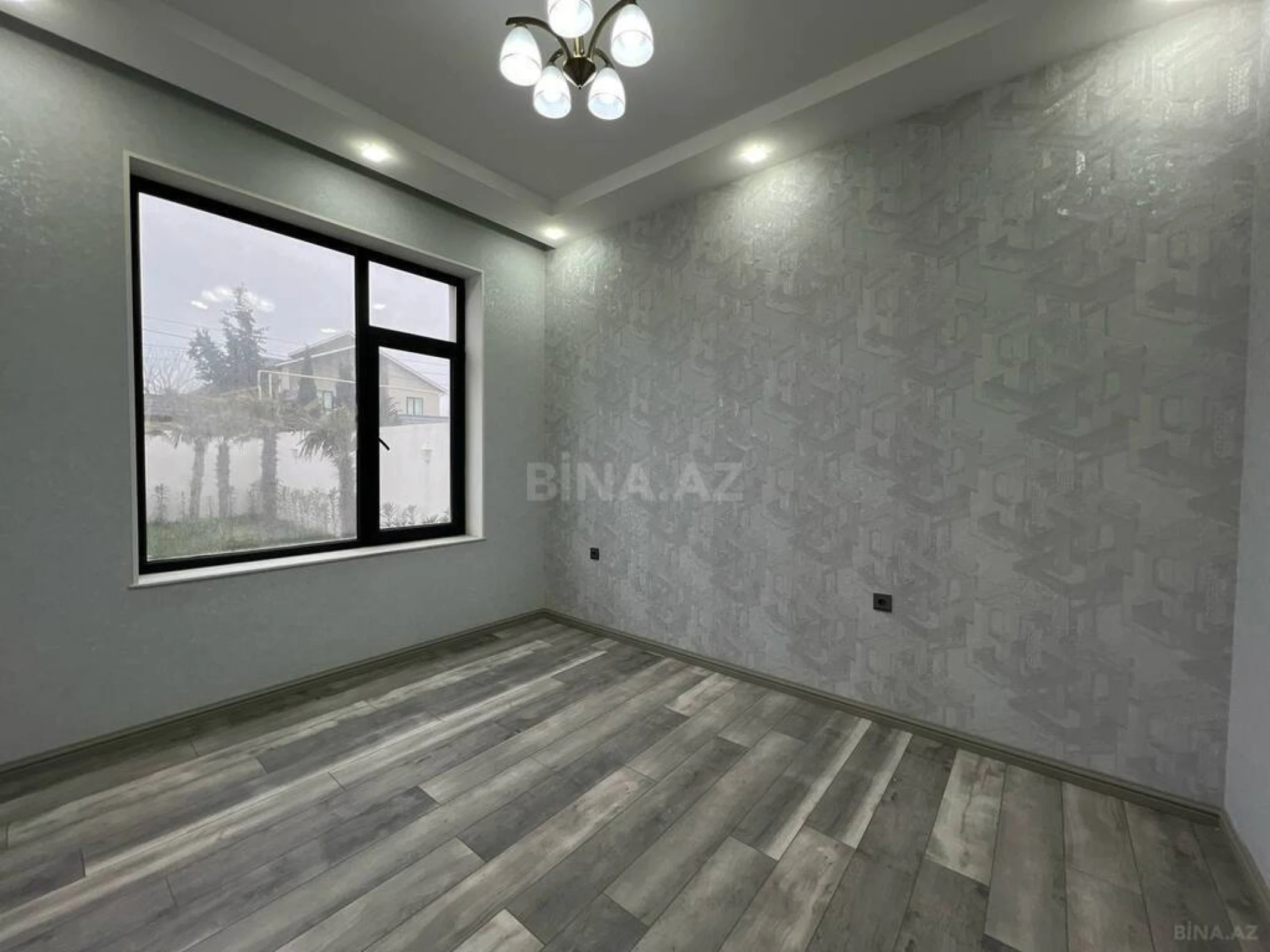 Satılır 5 otaqlı həyət evi 180 m²