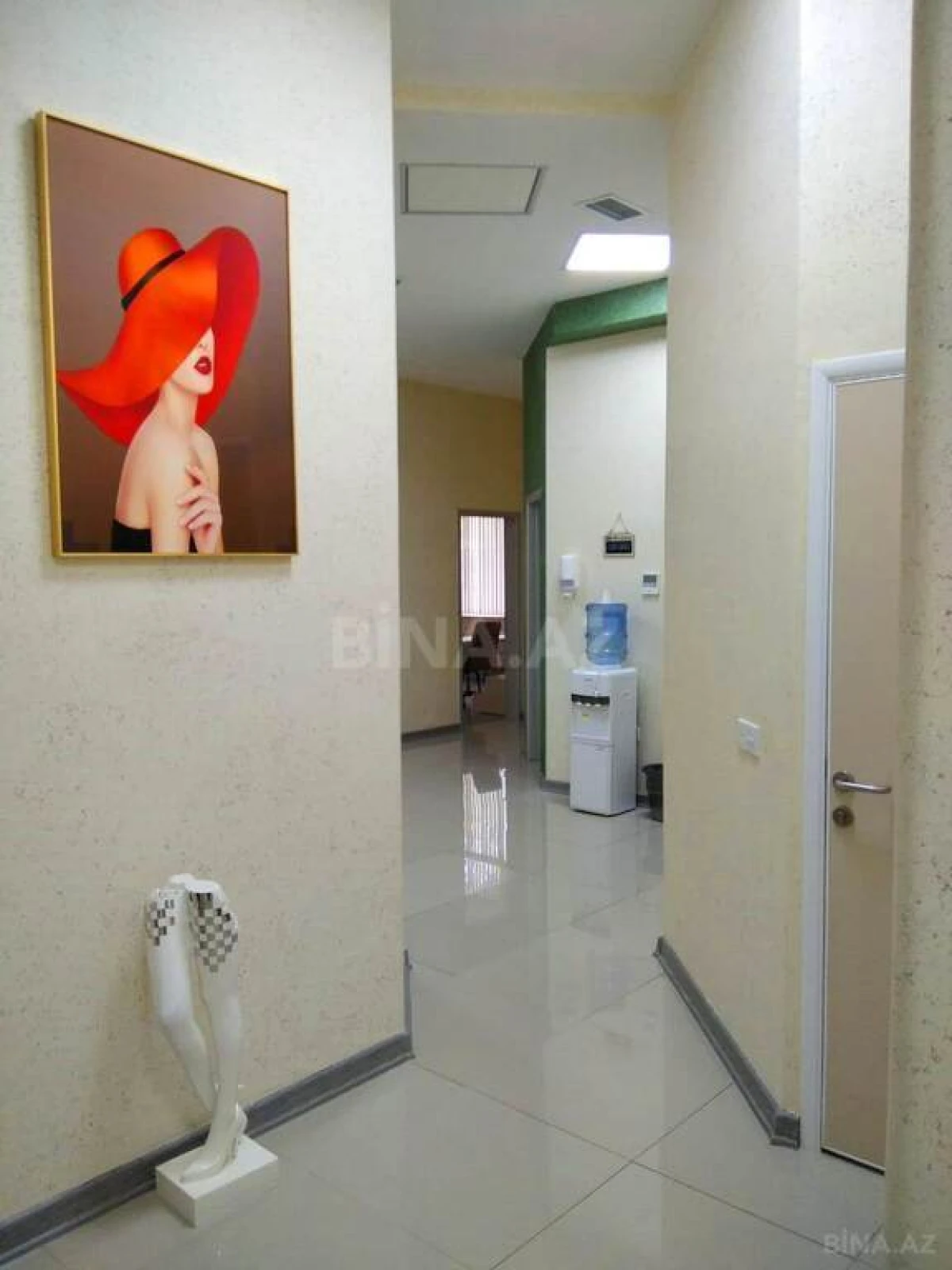 Satılır obyekt 290 m²