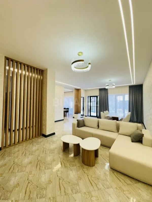 Satılır 5 otaqlı həyət evi 200 m²