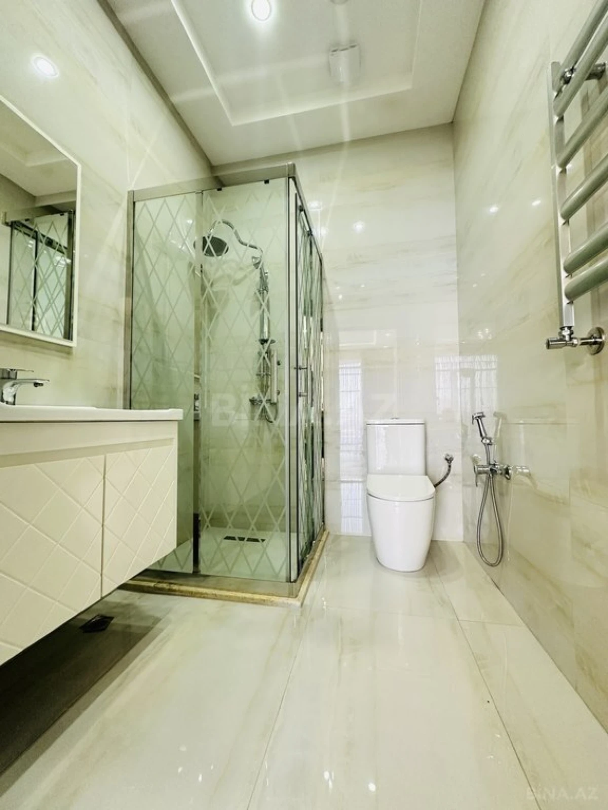 Satılır 5 otaqlı həyət evi 200 m²