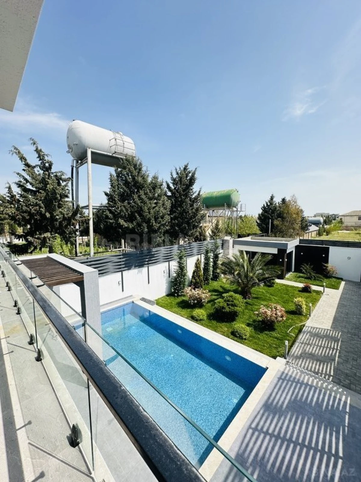 Satılır 5 otaqlı həyət evi 200 m²