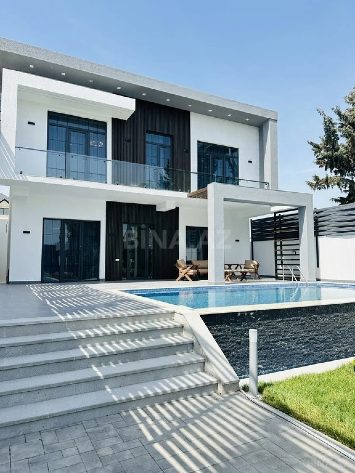 Satılır 5 otaqlı həyət evi 200 m²