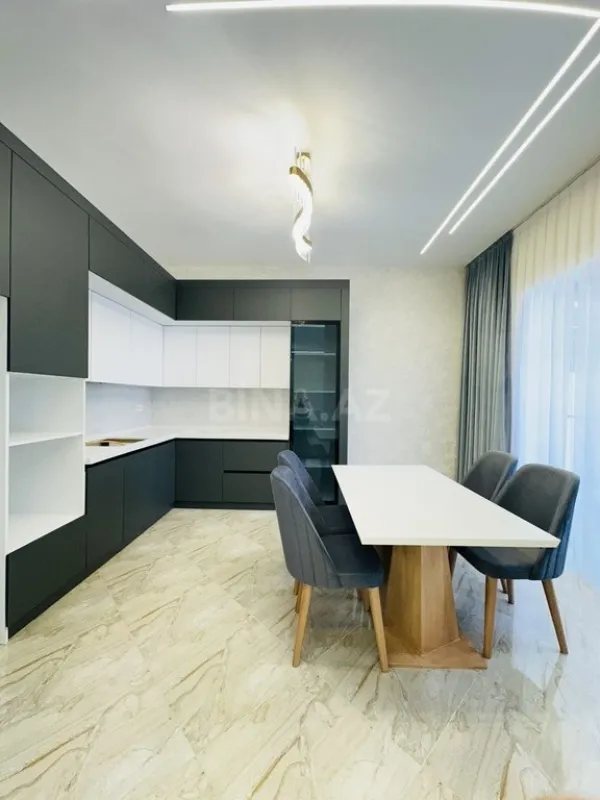 Satılır 5 otaqlı həyət evi 200 m²