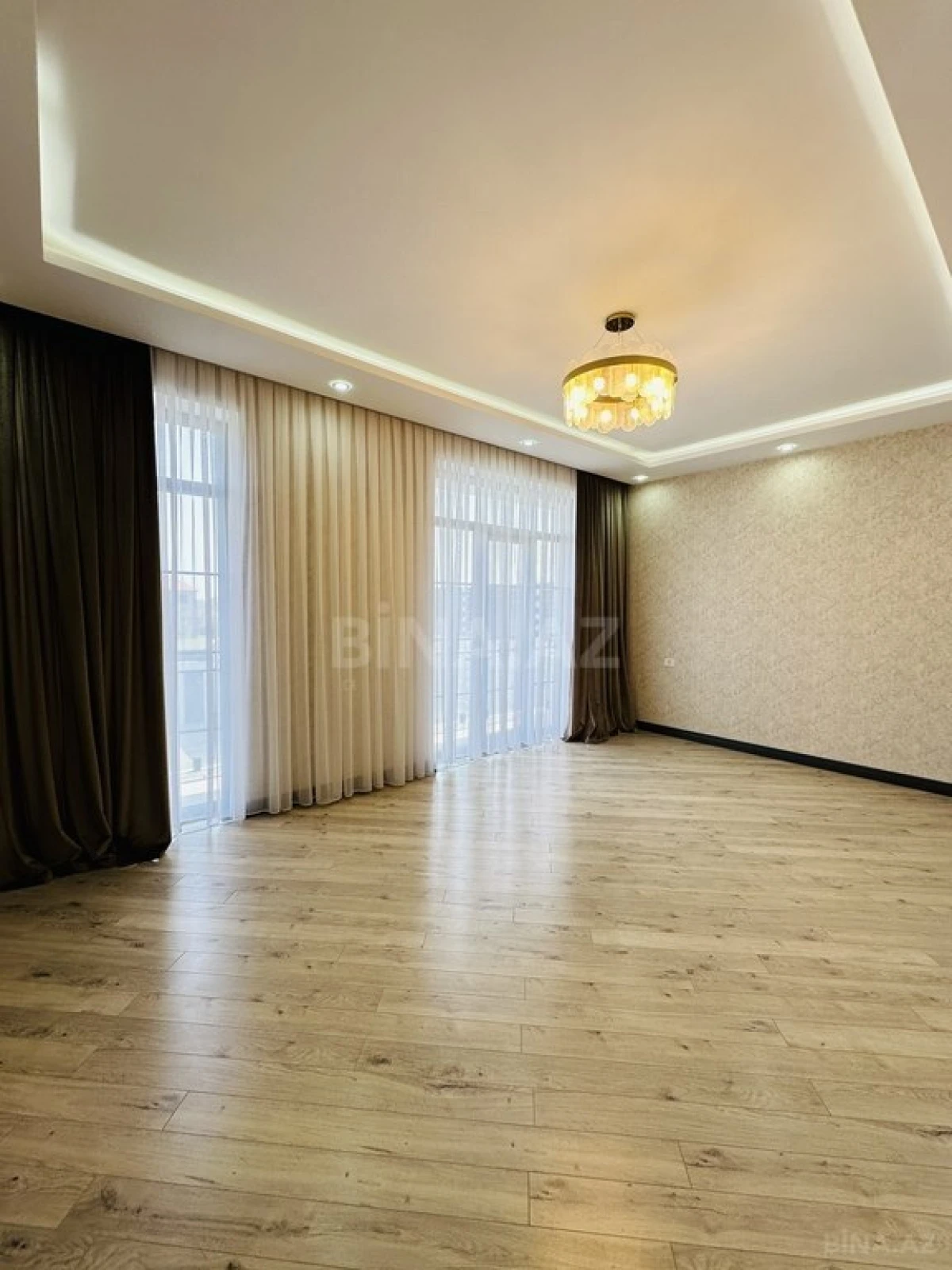 Satılır 5 otaqlı həyət evi 200 m²