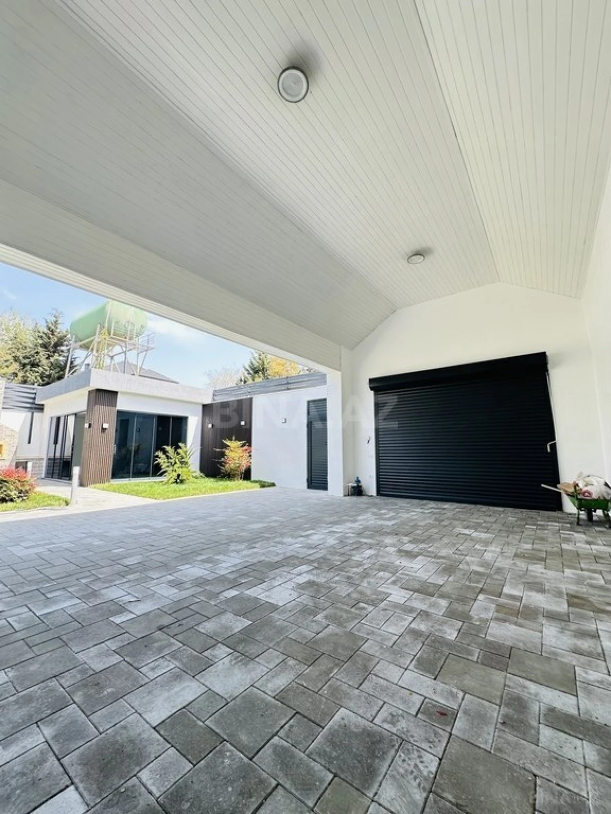 Satılır 5 otaqlı həyət evi 200 m²