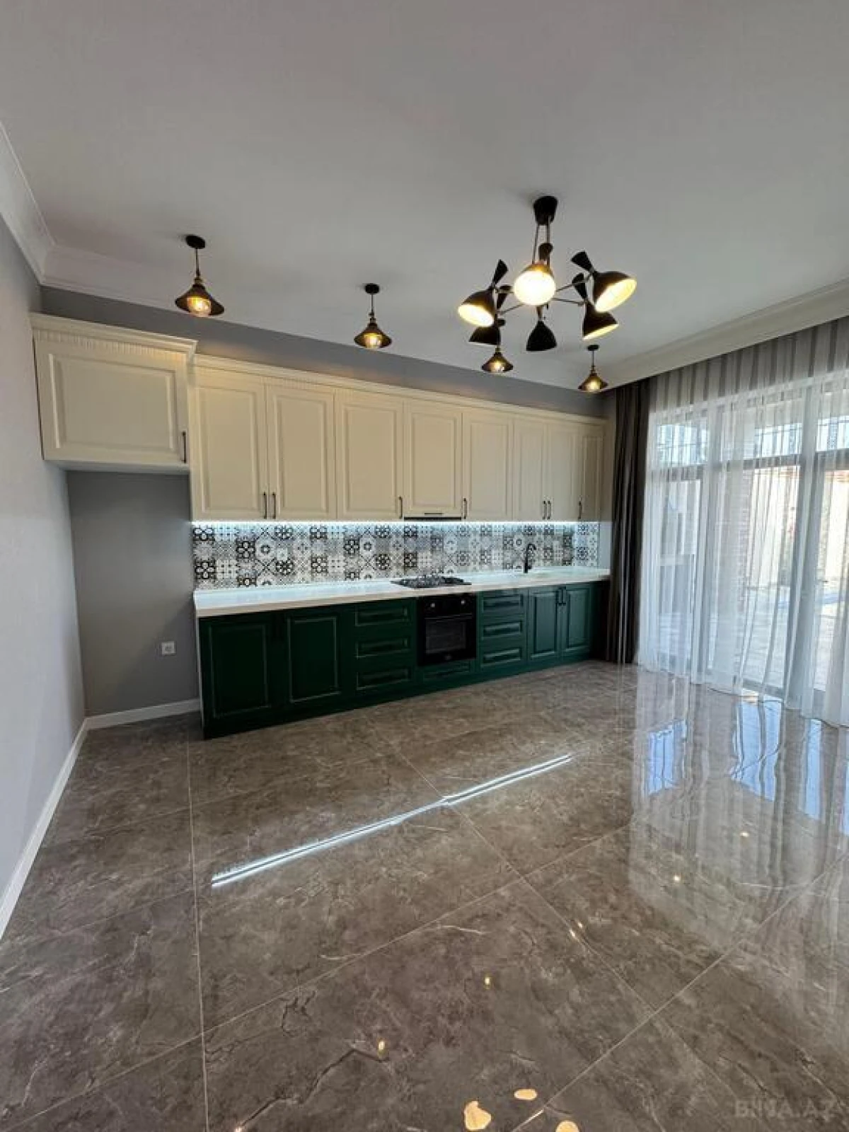 Satılır 4 otaqlı həyət evi 250 m²