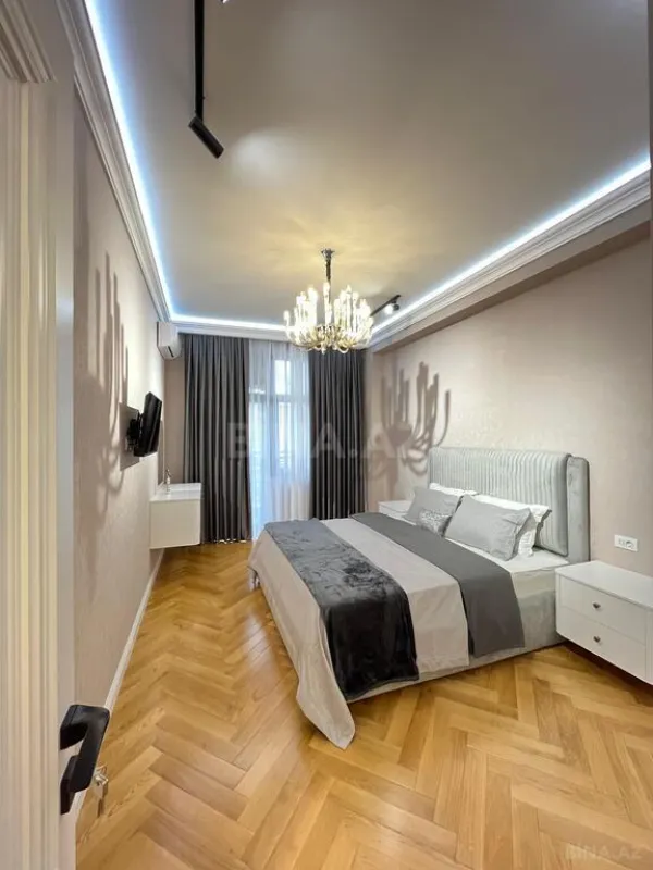 Satılır 3 otaqlı mənzil 147 m²