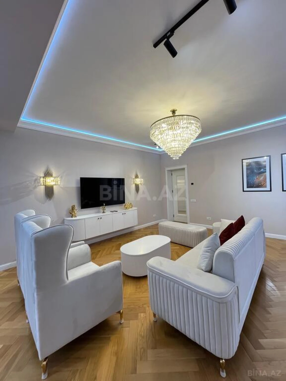 Satılır 3 otaqlı mənzil 147 m²
