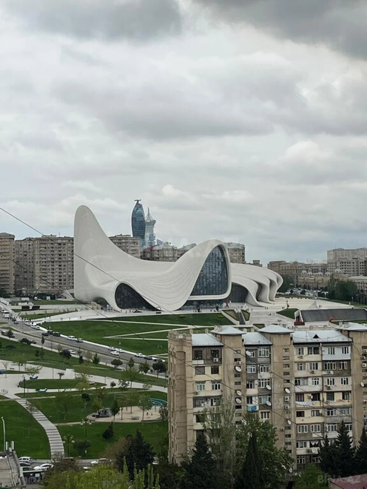 Satılır 3 otaqlı mənzil 147 m²