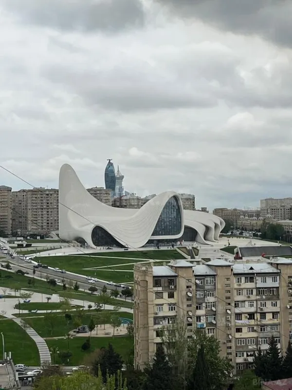 Satılır 3 otaqlı mənzil 147 m²