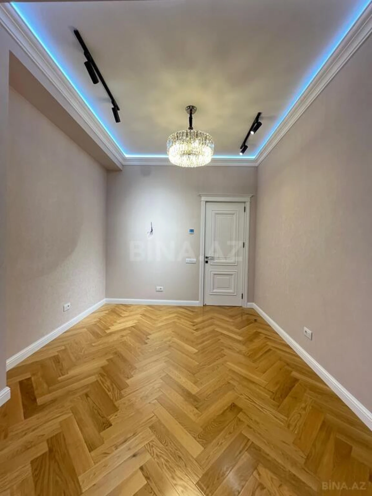 Satılır 3 otaqlı mənzil 147 m²