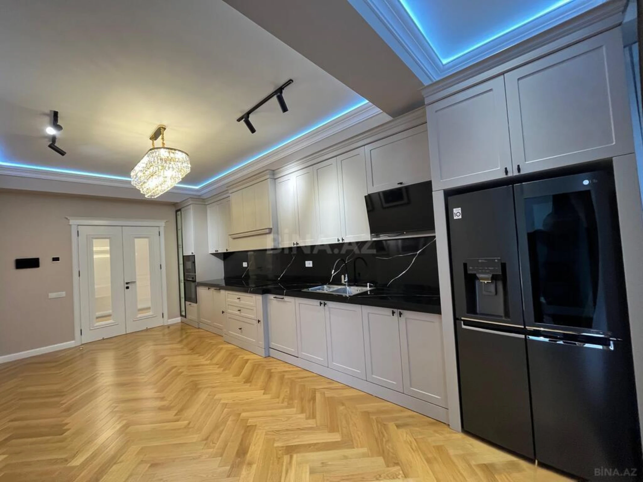 Satılır 3 otaqlı mənzil 147 m²