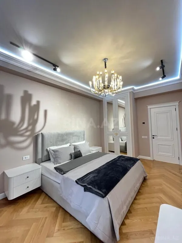 Satılır 3 otaqlı mənzil 147 m²