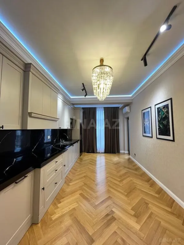 Satılır 3 otaqlı mənzil 147 m²