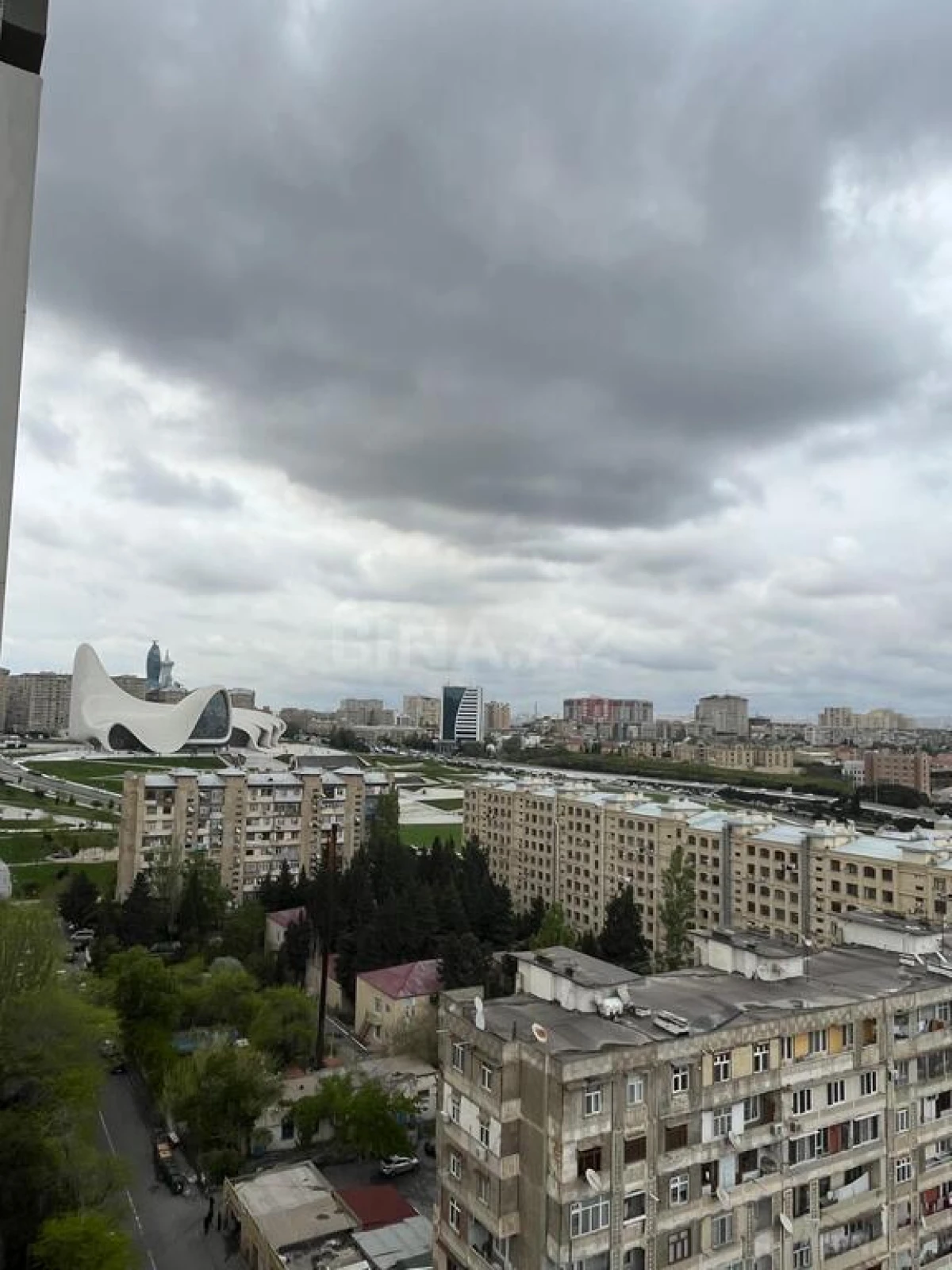 Satılır 3 otaqlı mənzil 147 m²