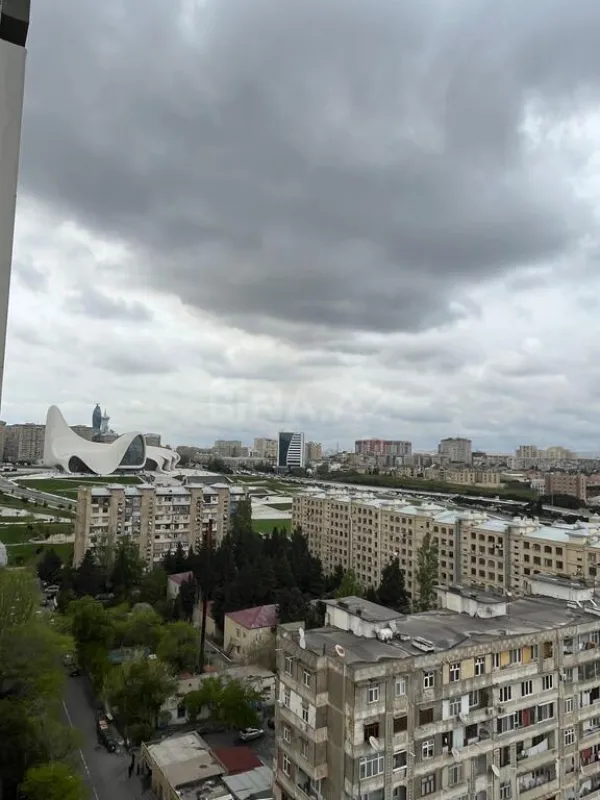 Satılır 3 otaqlı mənzil 147 m²
