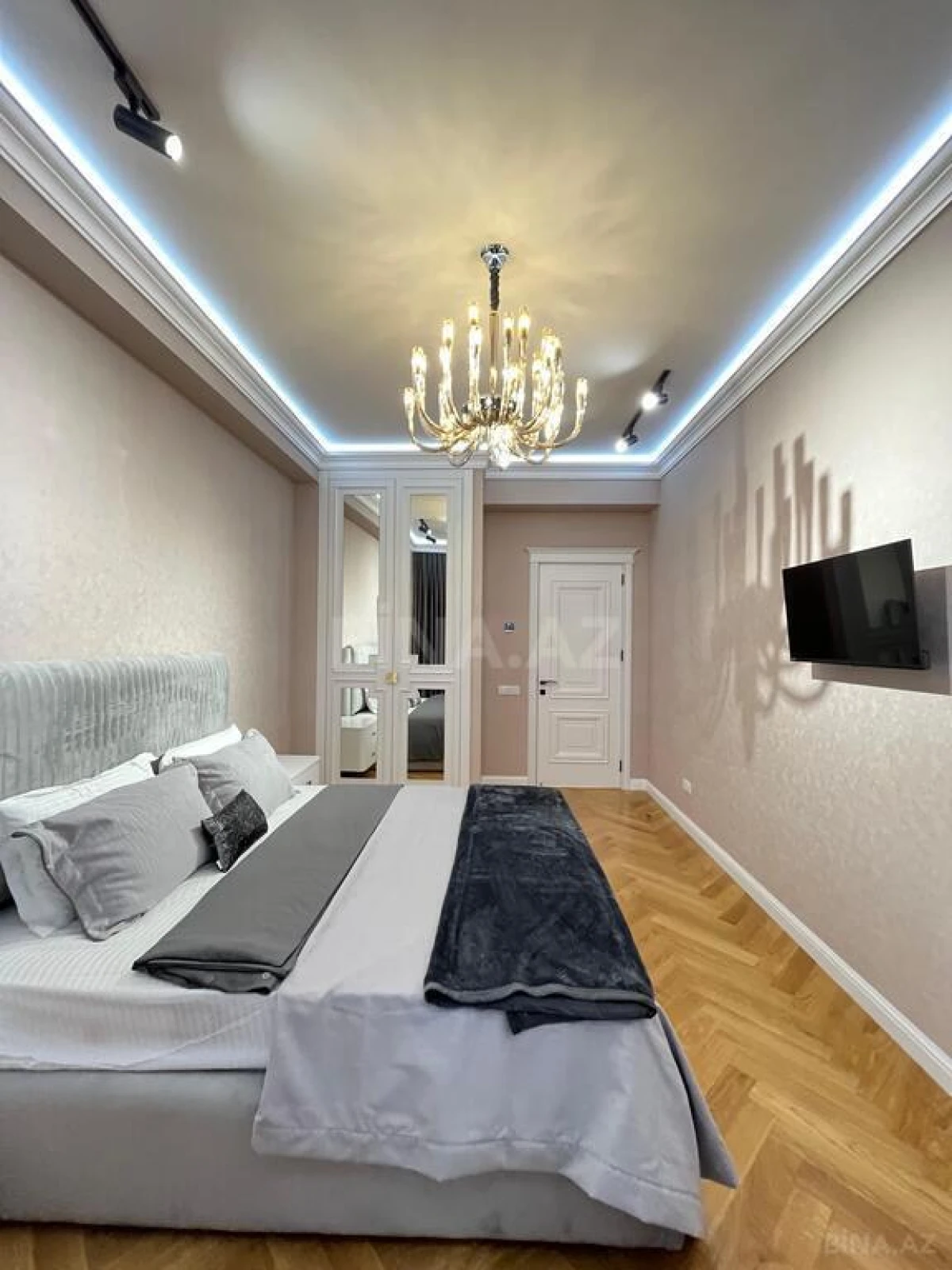 Satılır 3 otaqlı mənzil 147 m²
