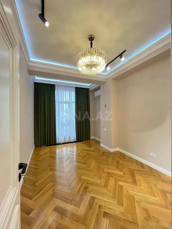 Satılır 3 otaqlı mənzil 147 m²