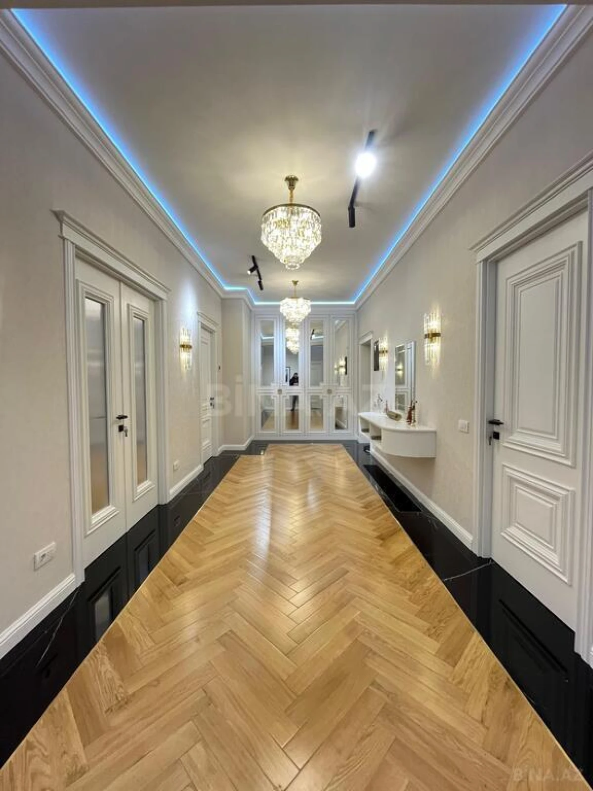 Satılır 3 otaqlı mənzil 147 m²
