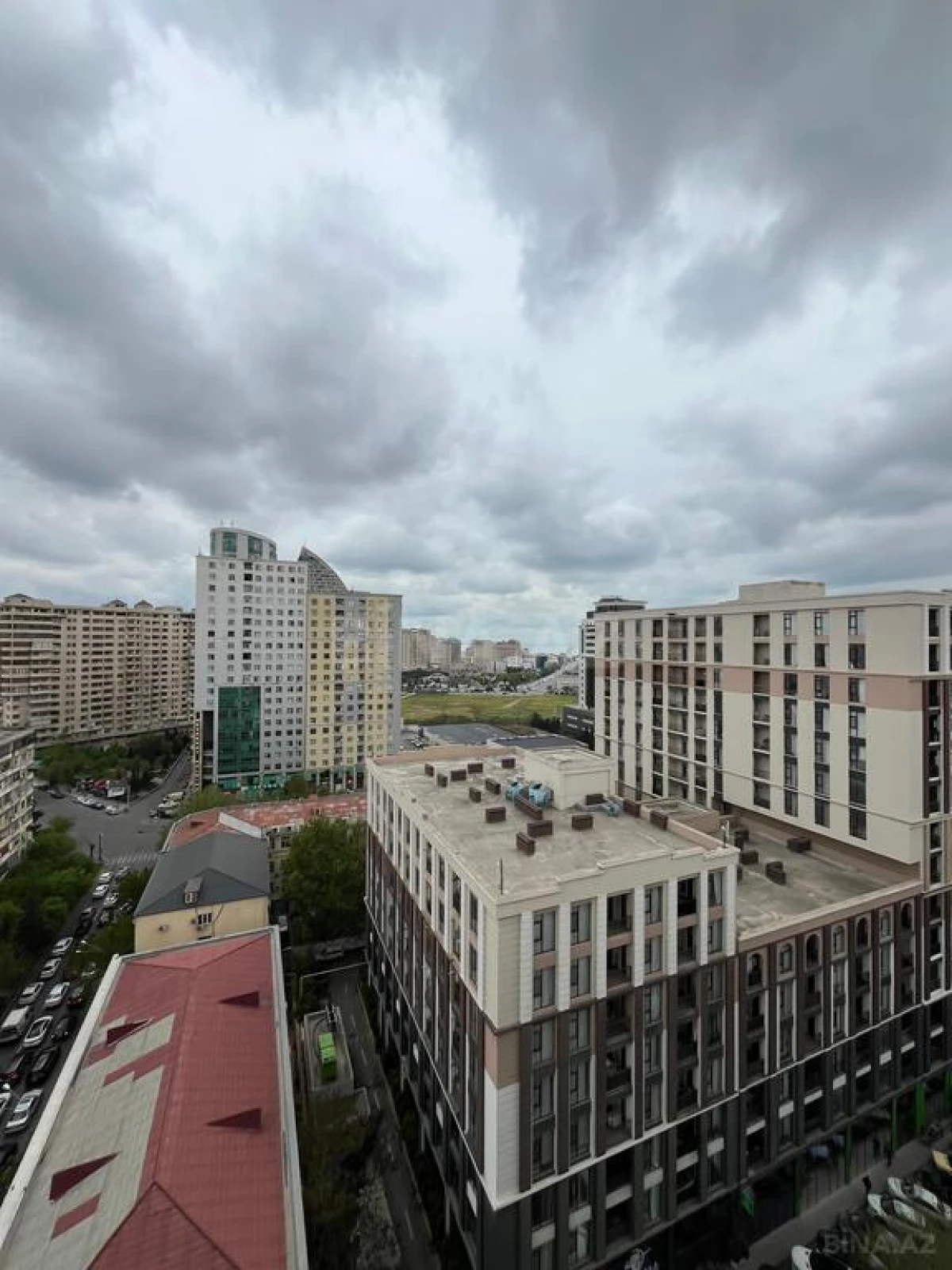 Satılır 3 otaqlı mənzil 147 m²