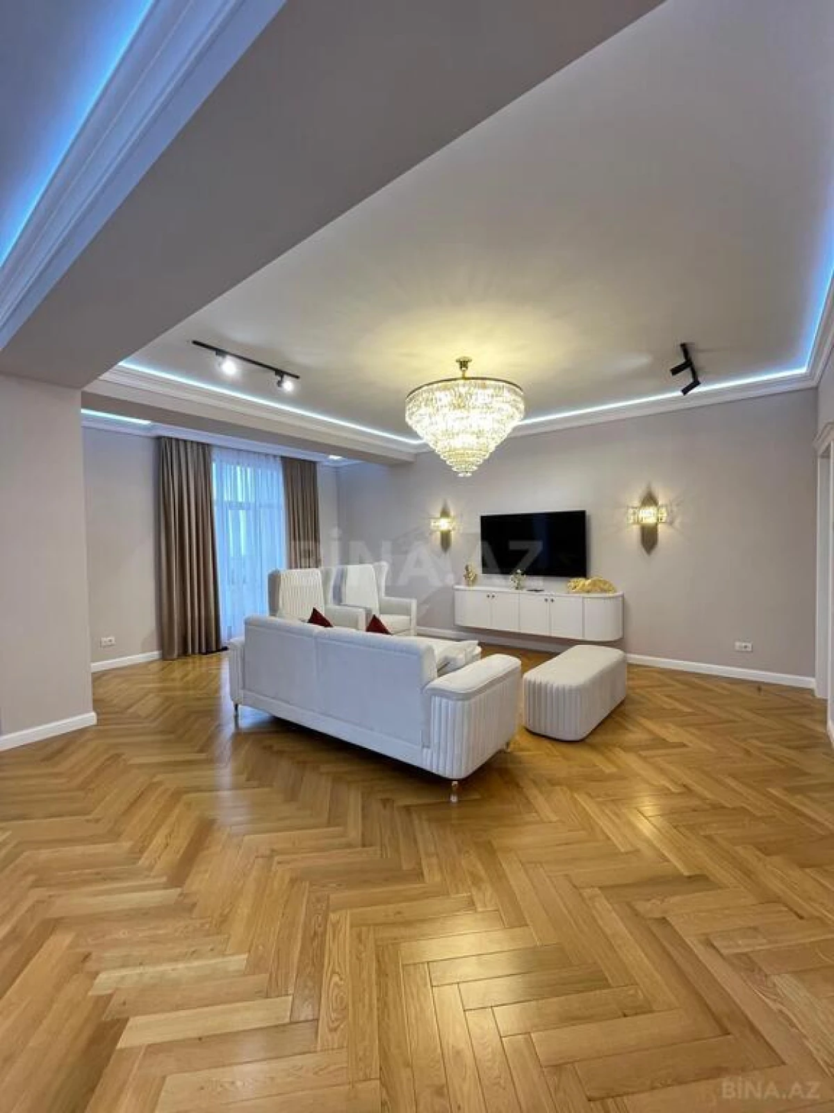 Satılır 3 otaqlı mənzil 147 m²