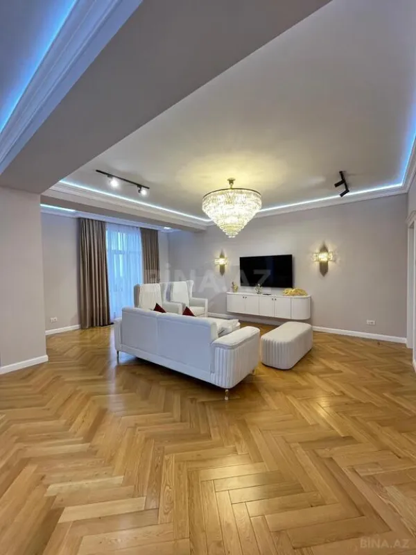 Satılır 3 otaqlı mənzil 147 m²