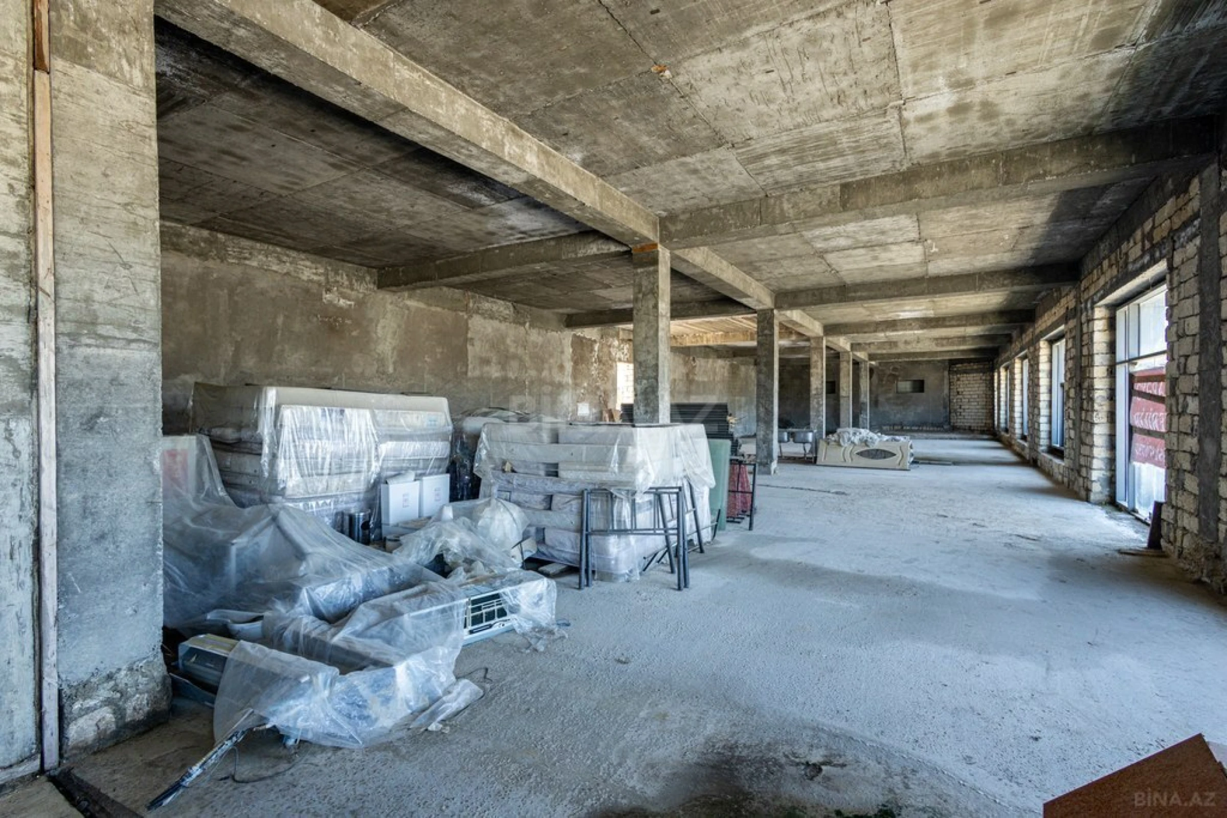 Satılır obyekt 1000 m²