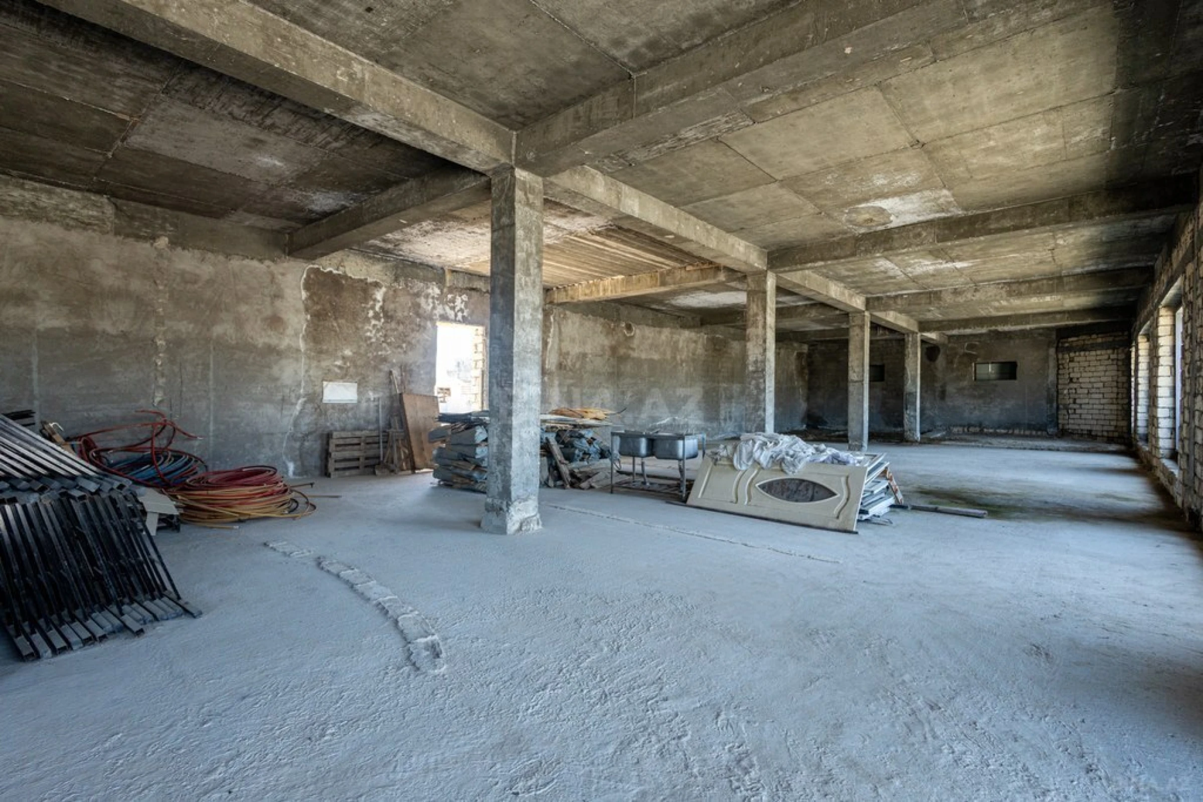 Satılır obyekt 1000 m²