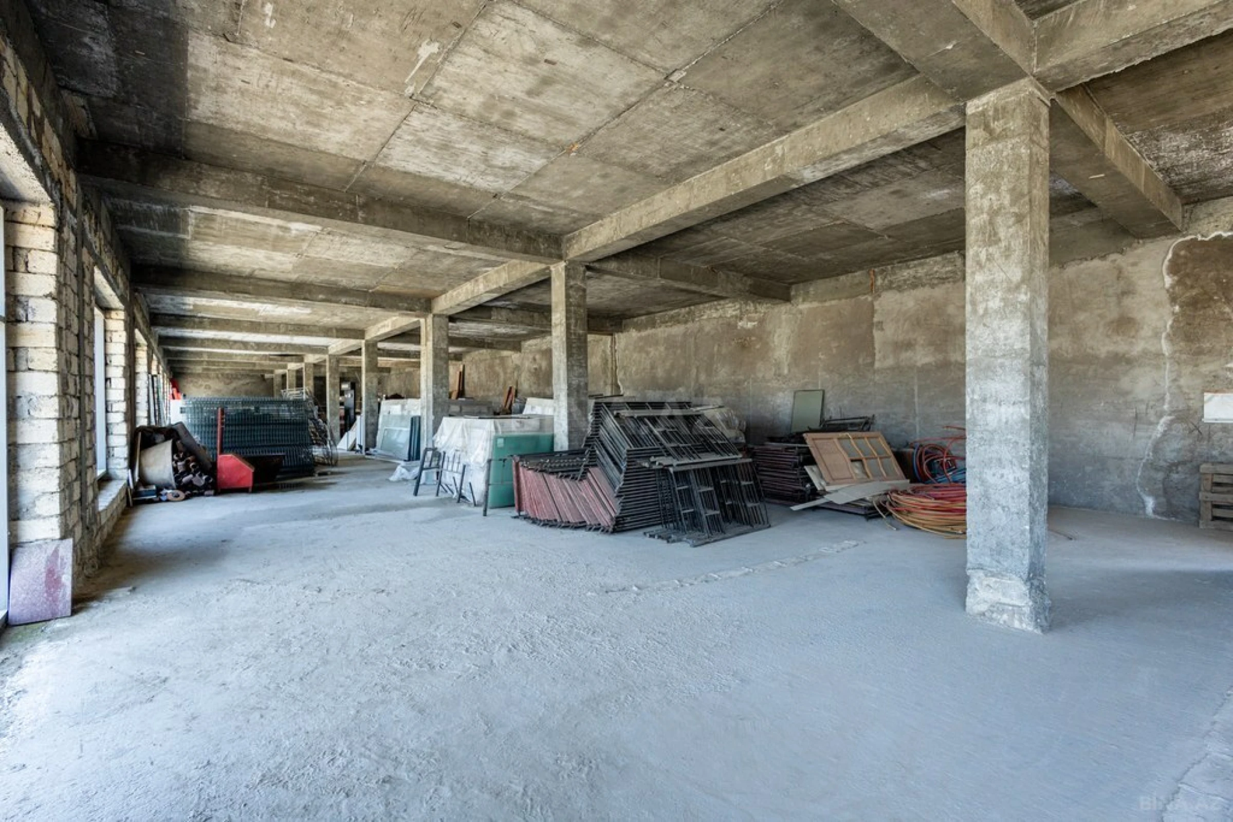 Satılır obyekt 1000 m²