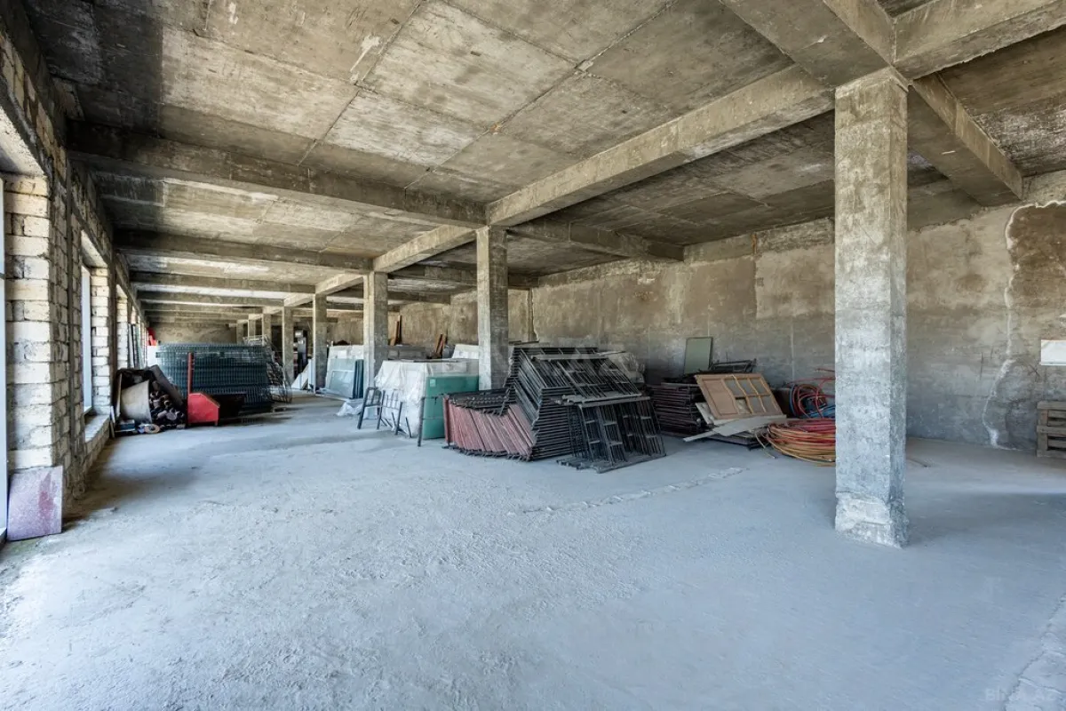 Satılır obyekt 1000 m²