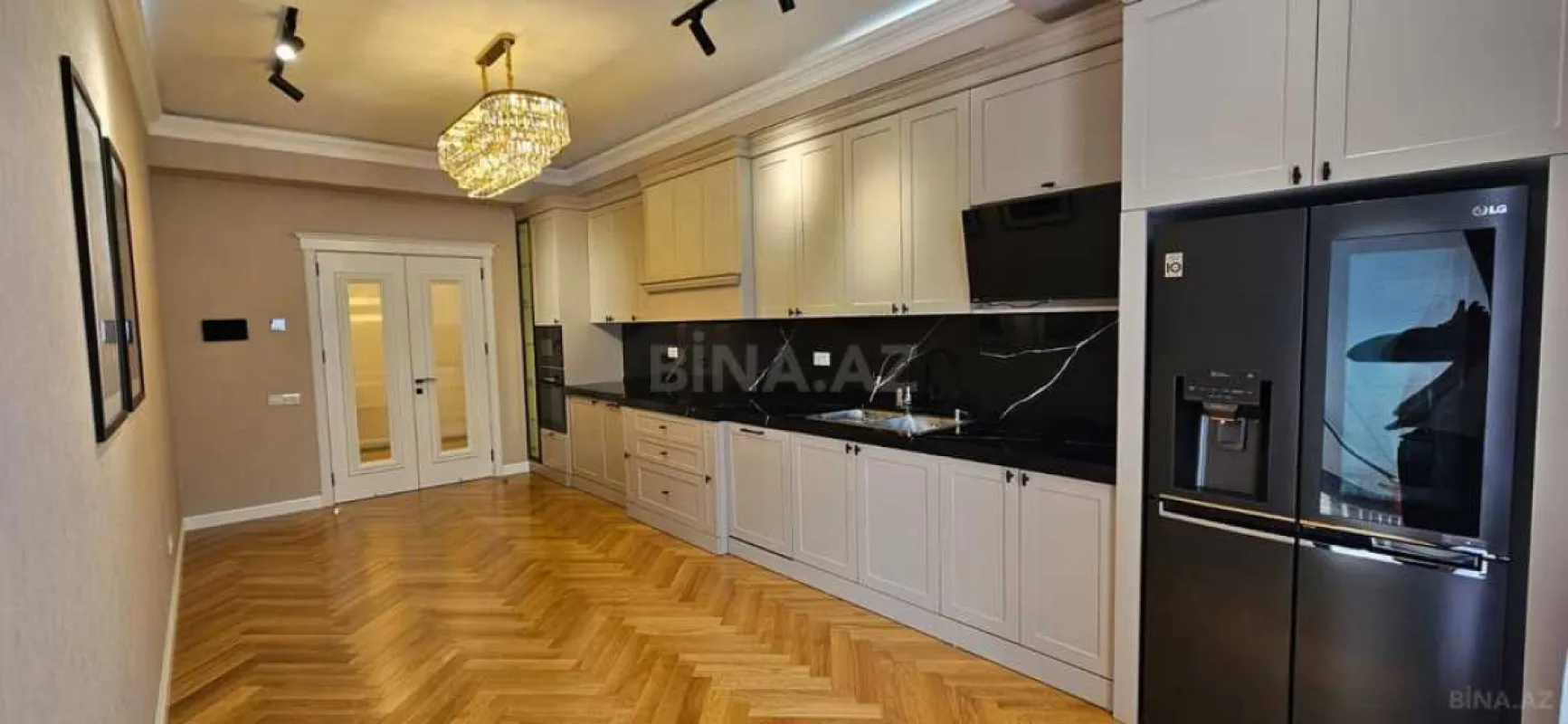 Satılır 3 otaqlı mənzil 150 m²