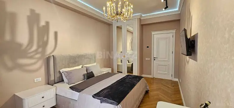 Satılır 3 otaqlı mənzil 150 m²