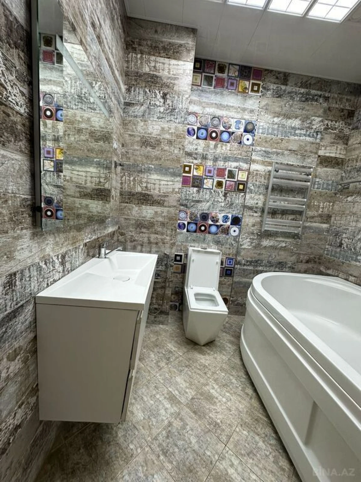 Satılır 4 otaqlı mənzil 180 m²