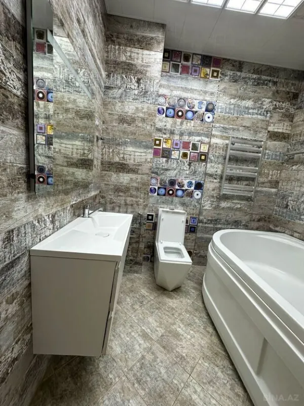 Satılır 4 otaqlı mənzil 180 m²