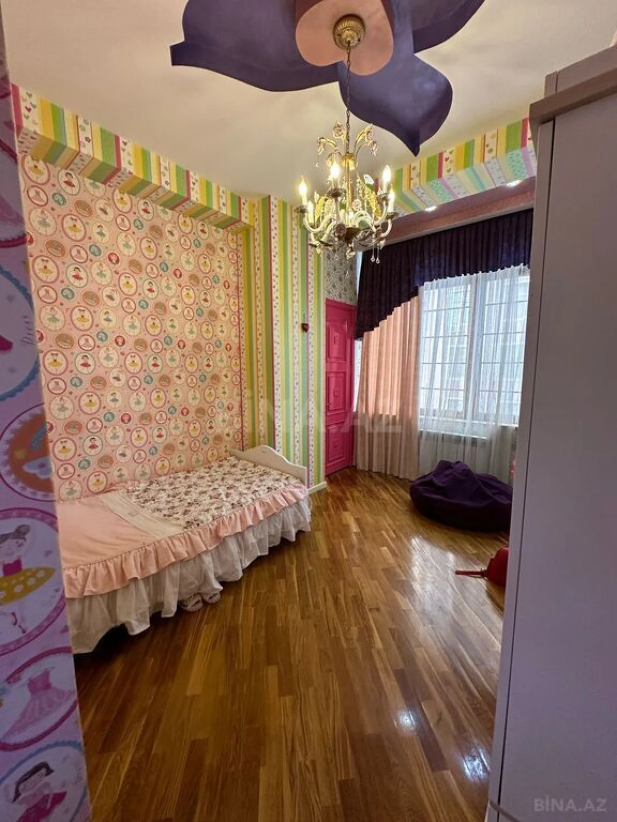 Satılır 4 otaqlı mənzil 180 m²