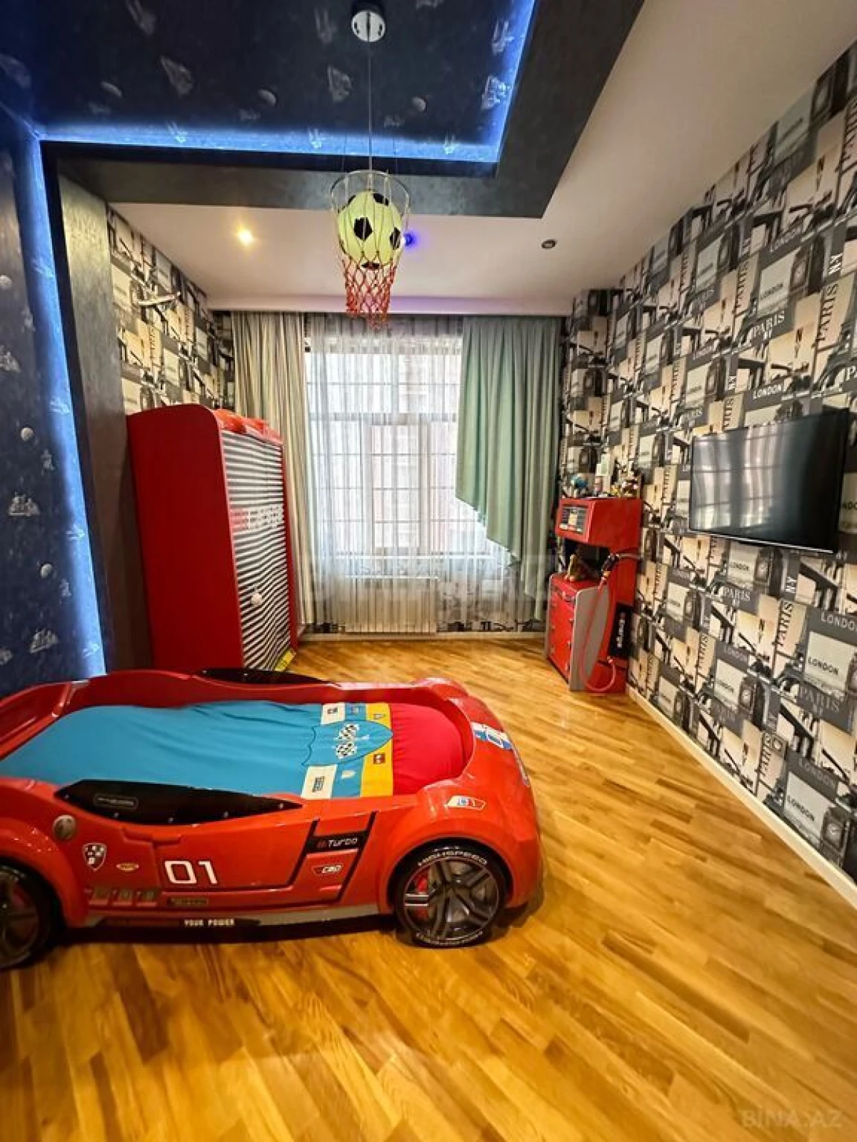 Satılır 4 otaqlı mənzil 180 m²